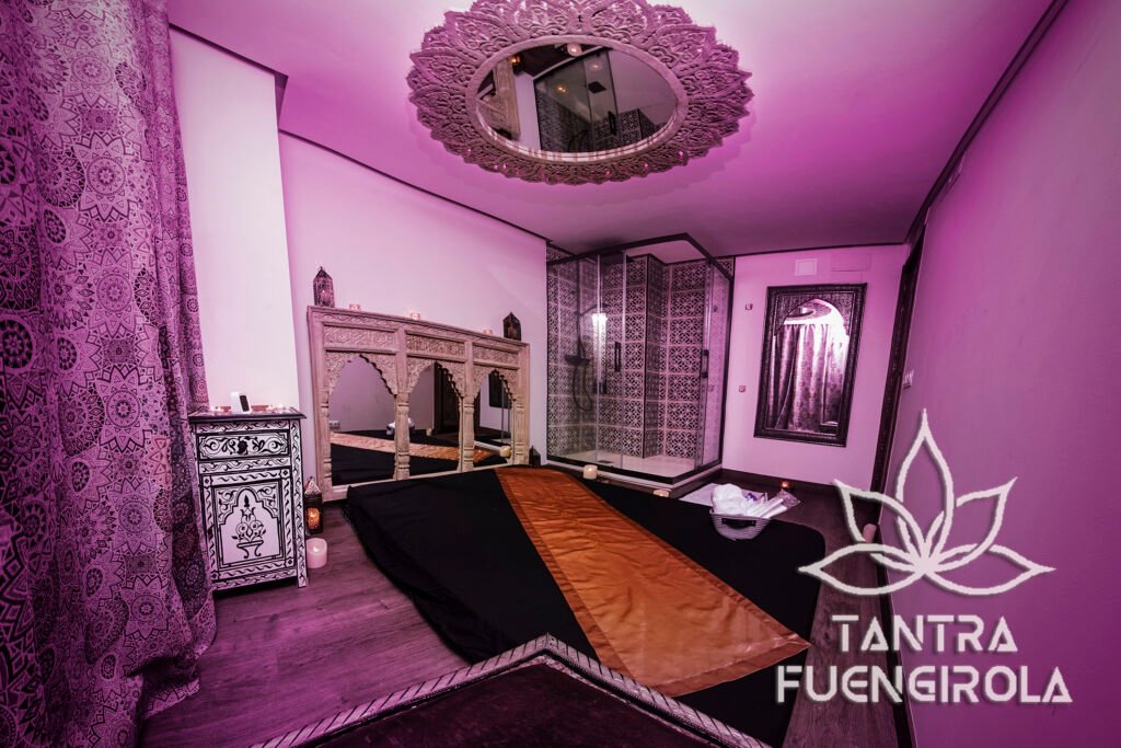 Morocco themed private massage room with Moorish arch screen and shower in Fuengirola